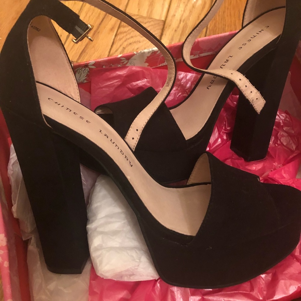 NEW Chinese Laundry Black Platform Sandals